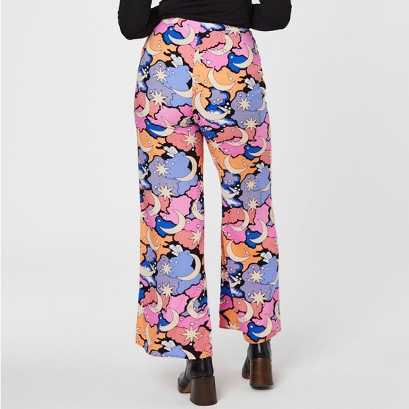 Joanie Clothing Moon, Stars and Clouds High-Waist Wide Leg Cropped Pants Pockets - Picture 4 of 5